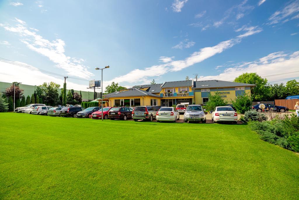 Hotel Lion Modřice Exterior foto